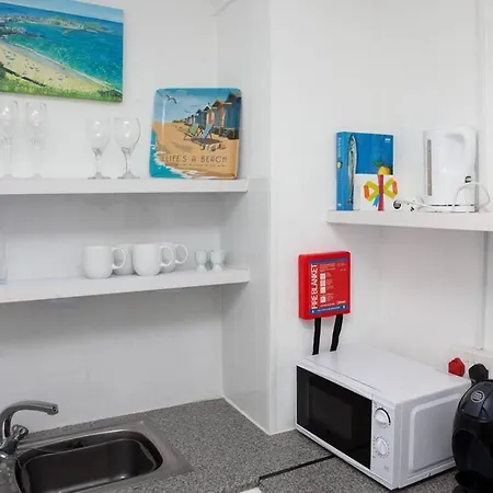 Sunnyside - Back Road East - Sleeps 4 Holiday home