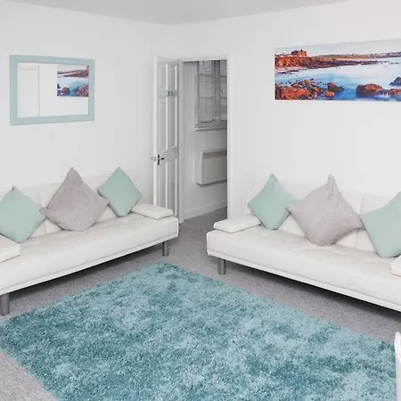 Sunnyside - Back Road East - Sleeps 4 Holiday home *