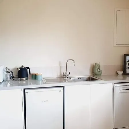 Eclectic Haven Of Calm 10 Mins Walk To Harbour ! Holiday home *