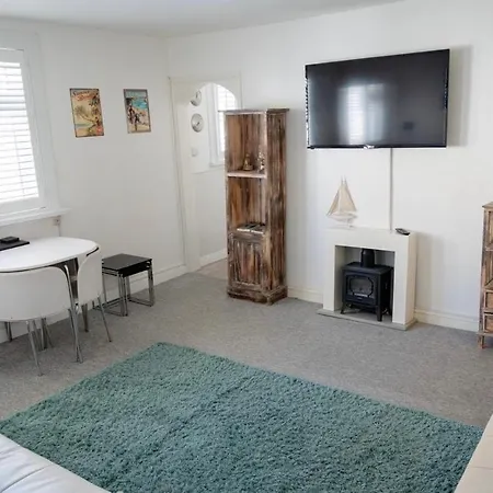 Sunnyside - Back Road East - Sleeps 4