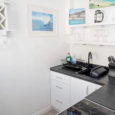 Sunnyside - Back Road East - Sleeps 4