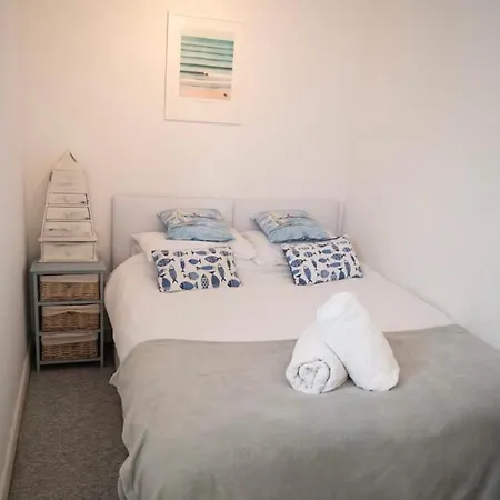 Sunnyside - Back Road East - Sleeps 4 Holiday home