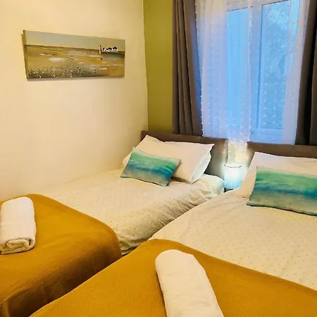 Cosy 2bd Chalet Holiday Village * St Ives (Cornwall)