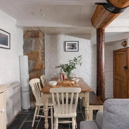 Holiday home Old Arch Cottage, The Digey, *