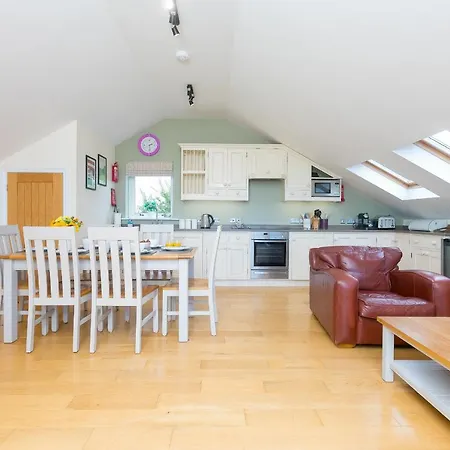7 Sandy Lane Apartment