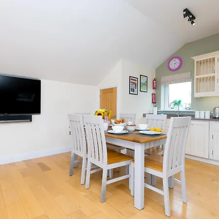 Apartment 7 Sandy Lane *