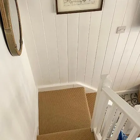 Smugglers Hideaway: Charming Fisherman's With Harbour View Apartment *
