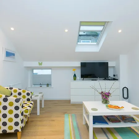 Whitecaps Apartment *