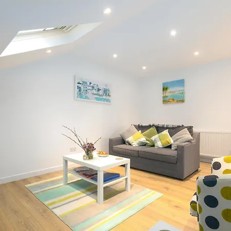 Apartment Whitecaps