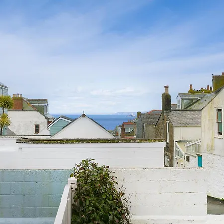 Apartment Whitecaps