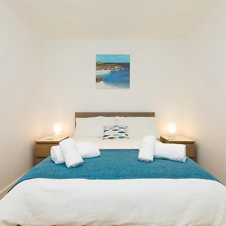 Whitecaps * St Ives (Cornwall)