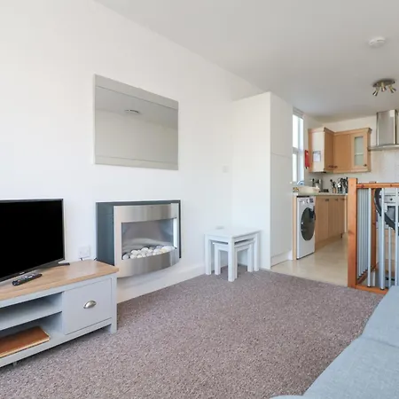 The Hut Apartment *