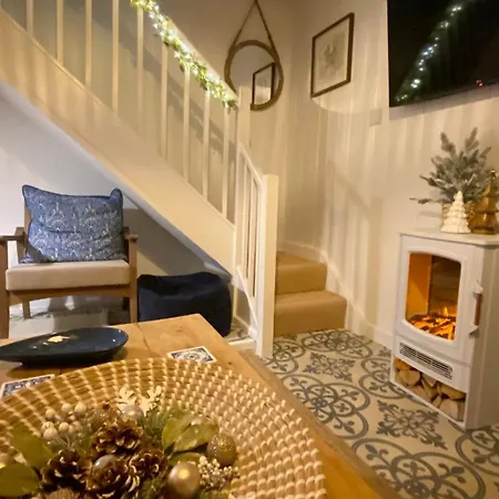 Smugglers Hideaway: Charming Fisherman's With Harbour View *