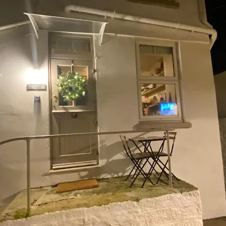 Smugglers Hideaway: Charming Fisherman's With Harbour View St Ives (Cornwall)