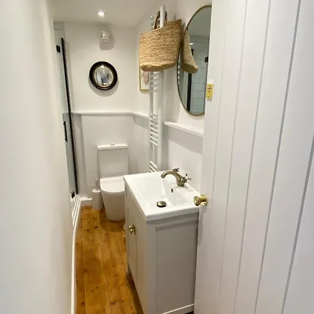 Smugglers Hideaway: Charming Fisherman's With Harbour View Apartment *