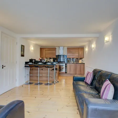 Pennys Place Apartment *