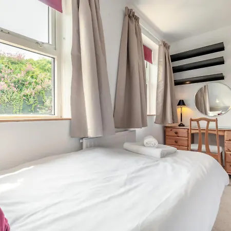 17 Carthew Court Holiday home *