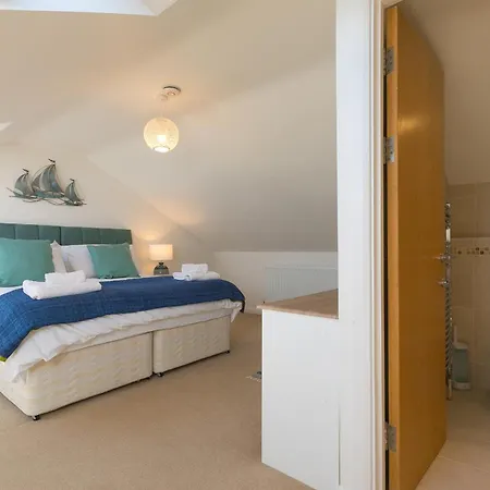 Skysail Apartment