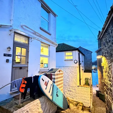 Smugglers Hideaway: Charming Fisherman's With Harbour View *