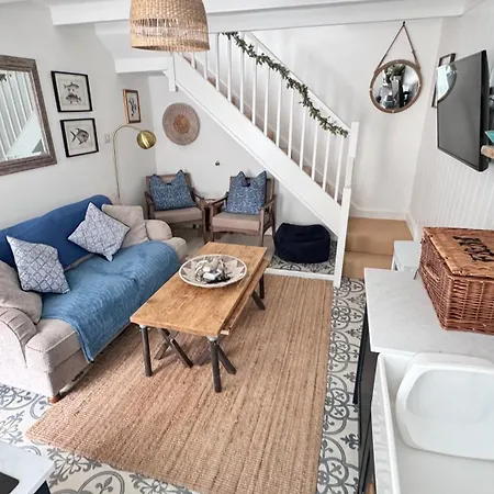 Smugglers Hideaway: Charming Fisherman's With Harbour View *