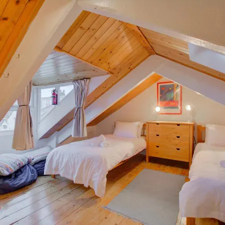 Neptune Burrow Road Holiday home *