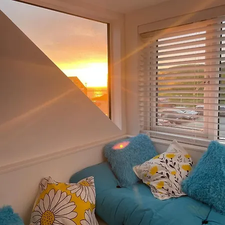 Island View - 3 Bedroom - 40m To Porthgwidden - Sleeps 7 - Inc Free Parking Holiday home St Ives (Cornwall)