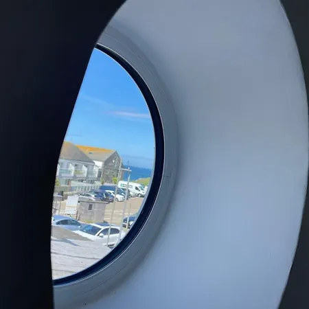 Island View - 3 Bedroom - 40m To Porthgwidden - Sleeps 7 - Inc Free Parking * St Ives (Cornwall)