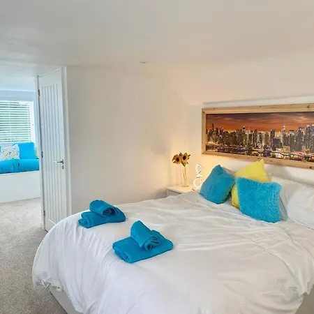 Holiday home Island View - 3 Bedroom - 40m To Porthgwidden - Sleeps 7 - Inc Free Parking