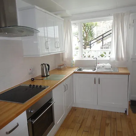 Island View - 3 Bedroom - 40m To Porthgwidden - Sleeps 7 - Inc Free Parking *