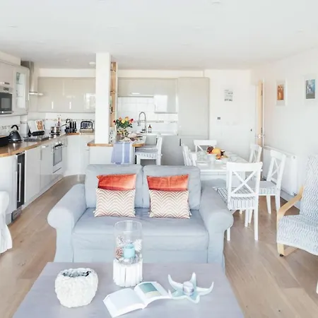 10 Fernlea Court Apartment