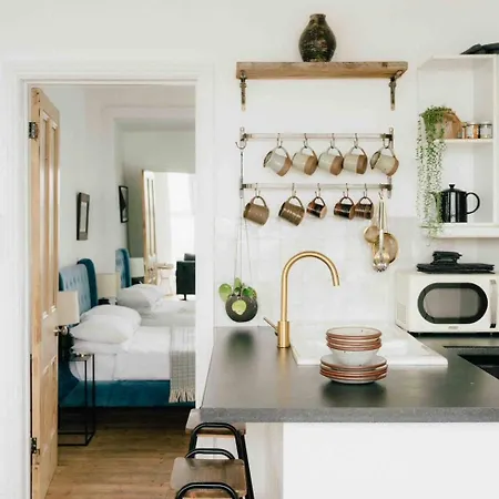 Arty Flat With Panoramic View Of Apartment