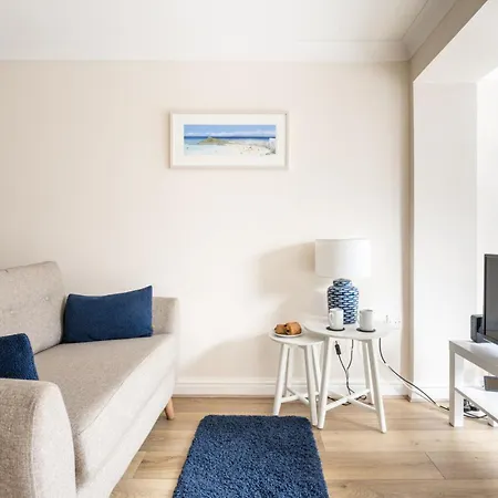 6 Lower Talland Apartment *