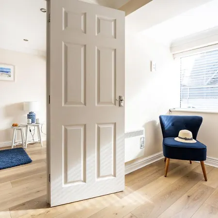 6 Lower Talland Apartment *