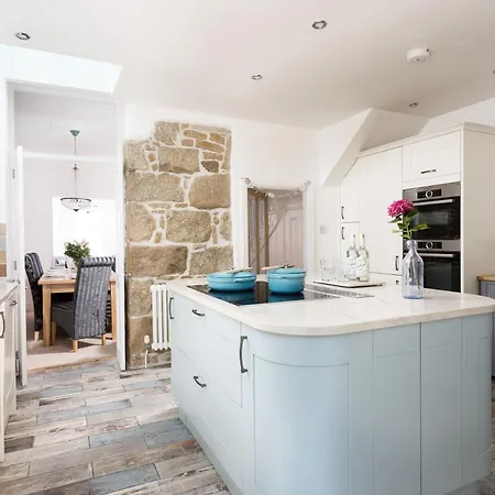 Pendunes - Spectacular Views, Turquoise Sea, Cornwall Holiday home *