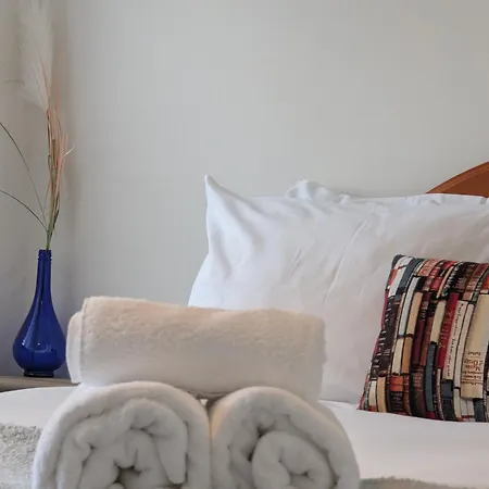 The Old Barn Near - Rustic Charm & Space