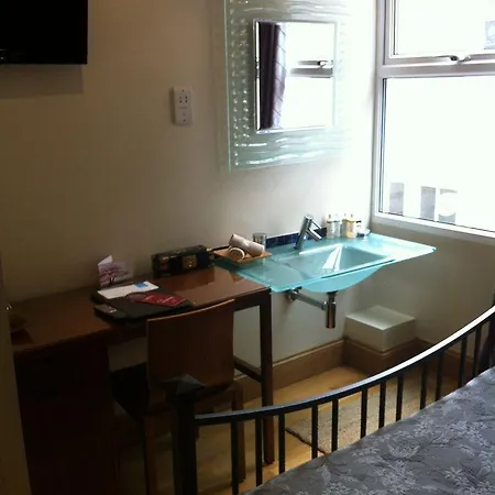Primrose House 3*
