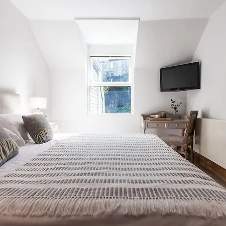 Primrose House 3*