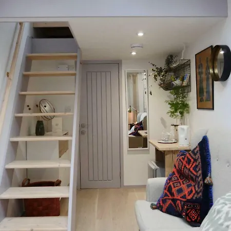 Primrose House 3*