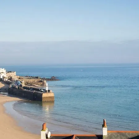 Waves End, St Ives, Hot Tub And Parking *