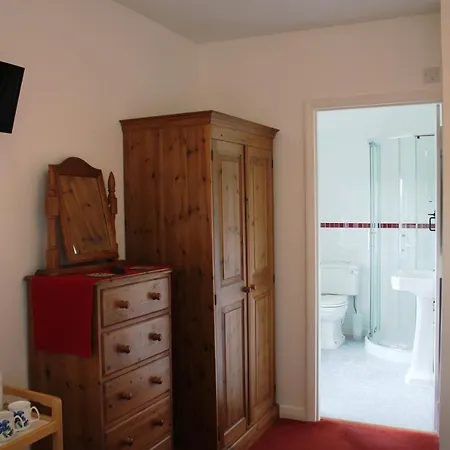 Coombe Farmhouse Bed & Breakfast 4*