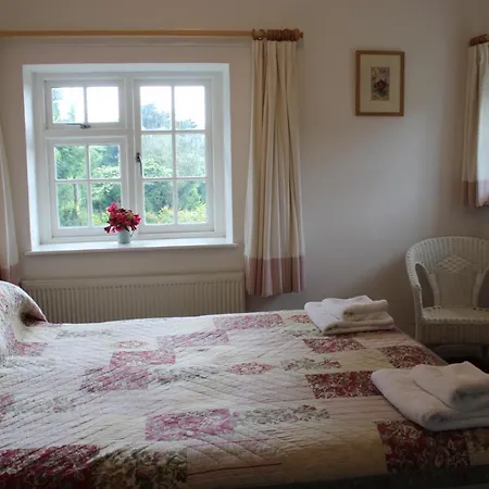 Bed & Breakfast Coombe Farmhouse 4*