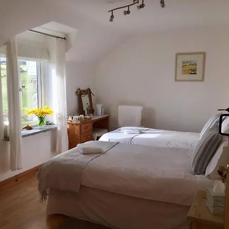 Bed & Breakfast Buthyn Dowr Farmhouse