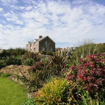 Buthyn Dowr Farmhouse Bed & Breakfast *