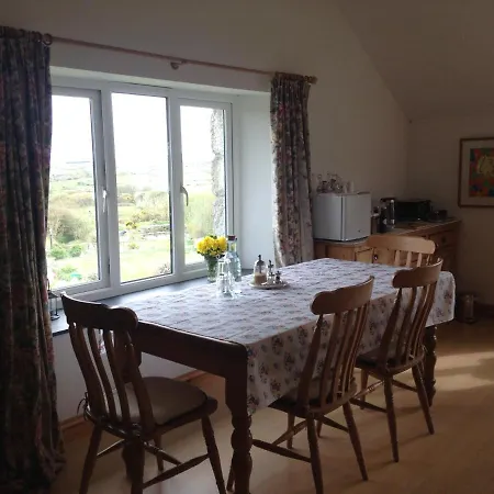 Bed & Breakfast Buthyn Dowr Farmhouse