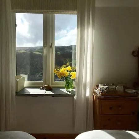 Bed & Breakfast Buthyn Dowr Farmhouse