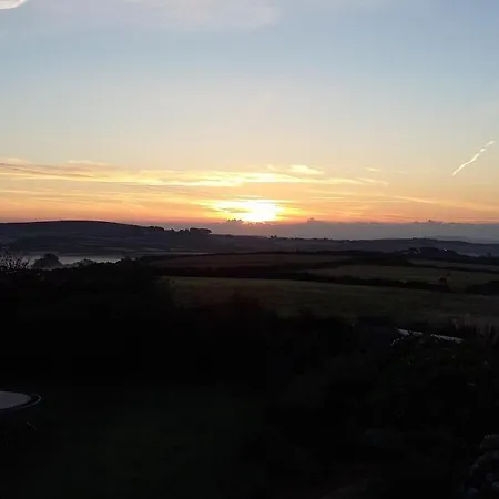 Bed & Breakfast Buthyn Dowr Farmhouse