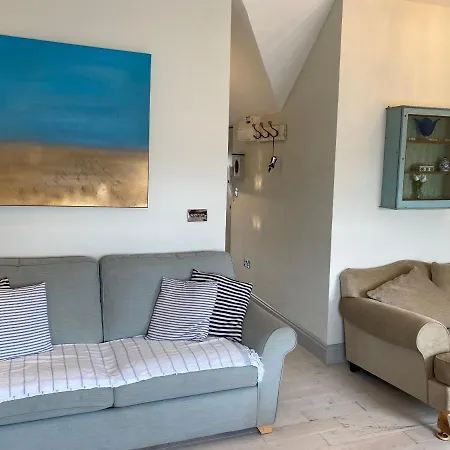 Apartment Little Dolly Sea View 2 Bedroom Apartment, Town, Dog Friendly *