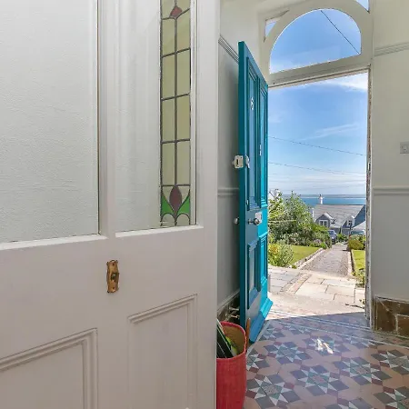 6 Albany Terrace Holiday home