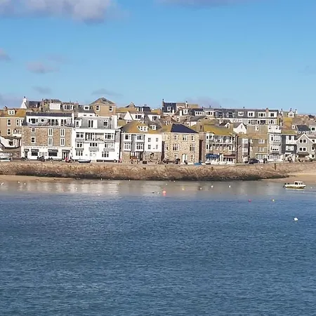 Stargazy Shepherds Hut Apartment St Ives (Cornwall)