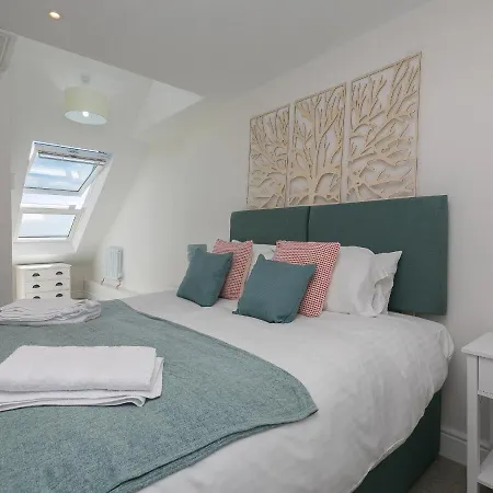 6 Albany Terrace *